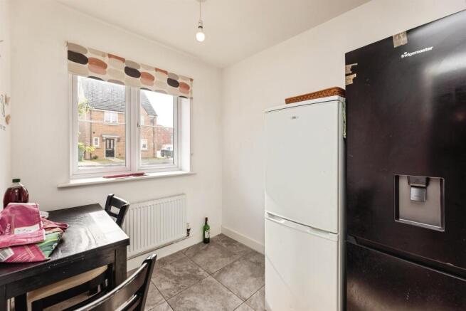 3 bed Semi-Detached for sale Image 8