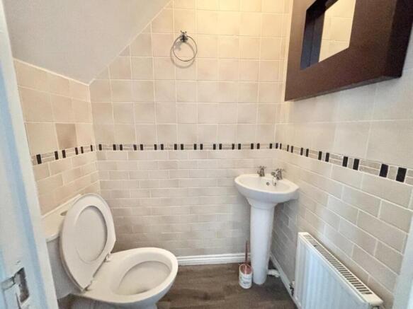 4 bed Detached for sale Image 8
