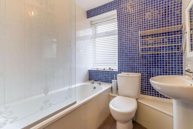 Family Bathroom / WC