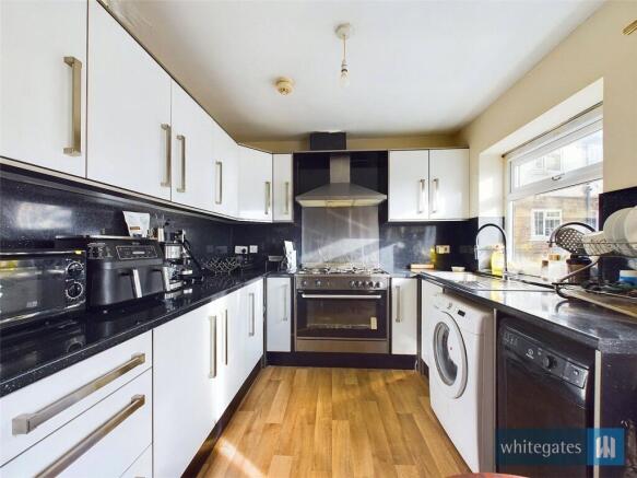 5 bed Semi-Detached for sale Image 6