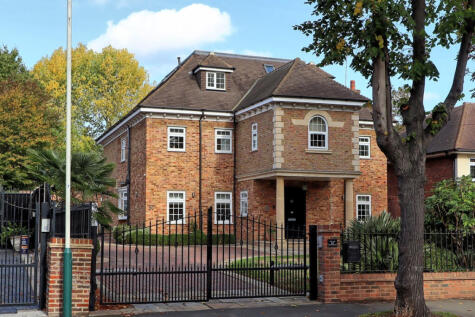 Woodlands Avenue, Emerson Park, RM11