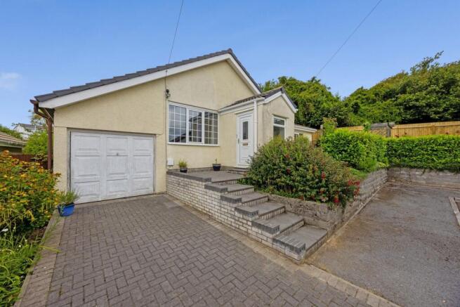 Garage & Driveway