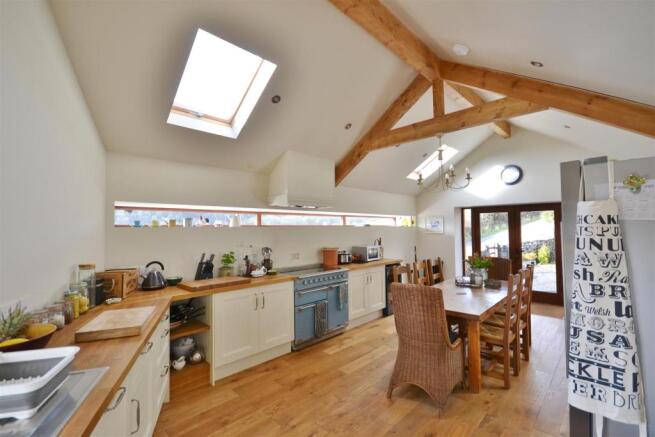 KITCHEN / DINING ROOM