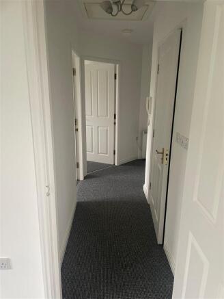 2 bed Apartment to rent Image 7