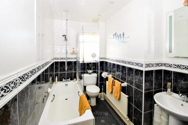 Family Bathroom.jpg
