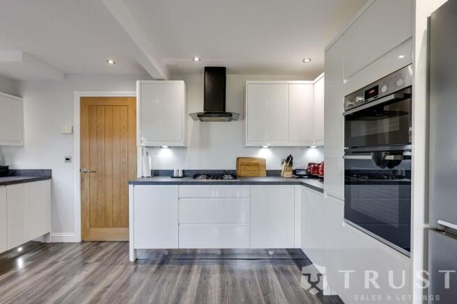 3 bed Semi-Detached for sale Image 10
