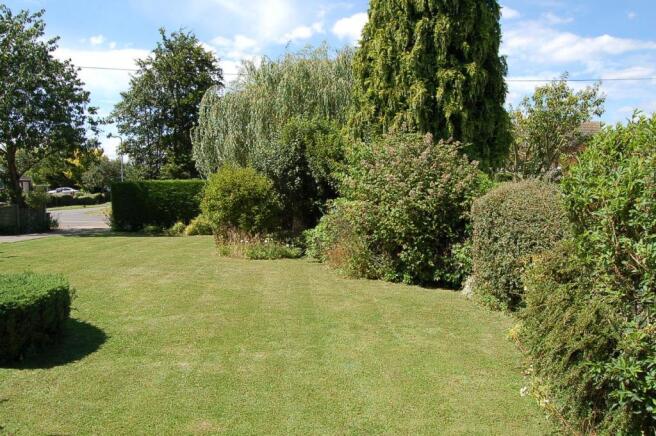 FRONT GARDEN