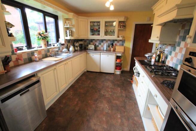 Kitchen.JPG