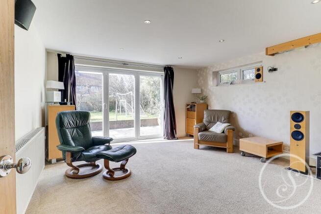 4 bed Detached for sale Image 11