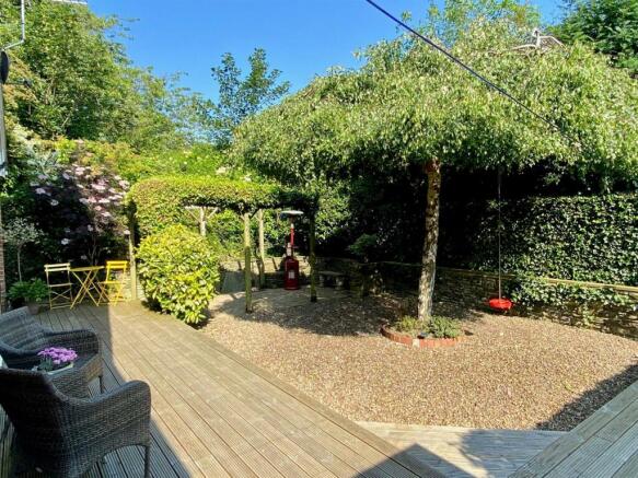 robin royd lane 28 garden.jpg
