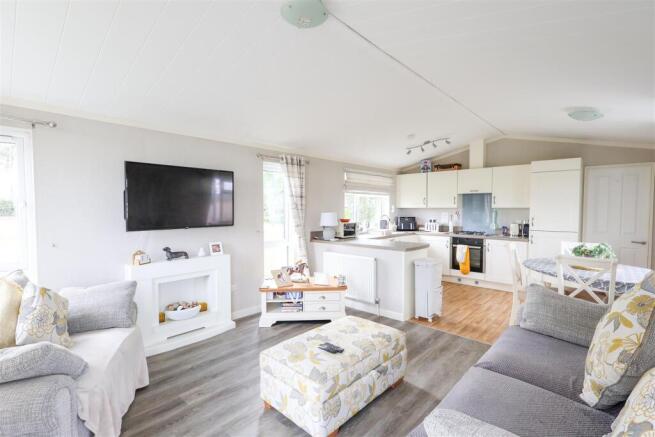2 bed Park Home for sale Image 7