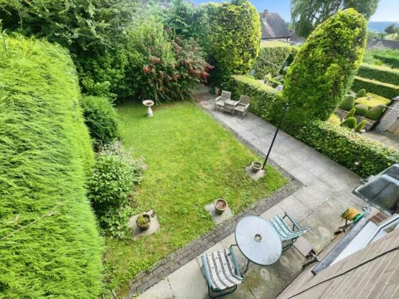 a1fc8ae6-backgarden.jpg