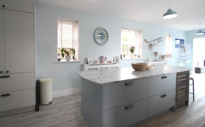 Kitchen 4 alt.jpg