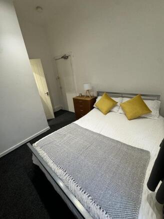 A cozy double bedroom featuring a comfortable b...