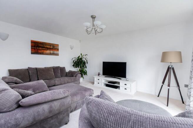 2 bed Flat for sale Image 5
