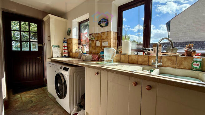 2 bed Semi-Detached for sale Image 9