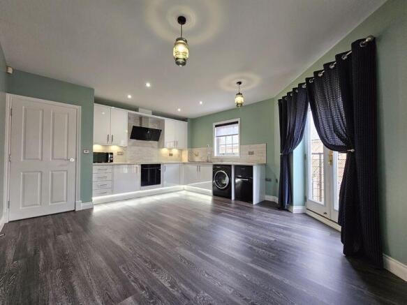 Open Plan Lounge & Kitchen