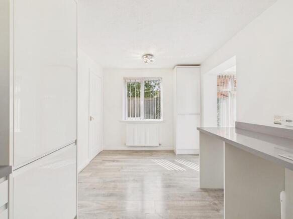 3 bed Semi-Detached for sale Image 8