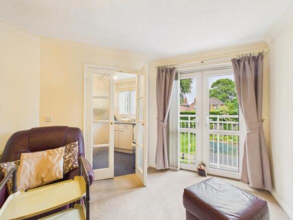 2 bed Apartment for sale Image 4