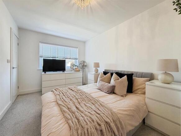 3 bed Semi-Detached for sale Image 8