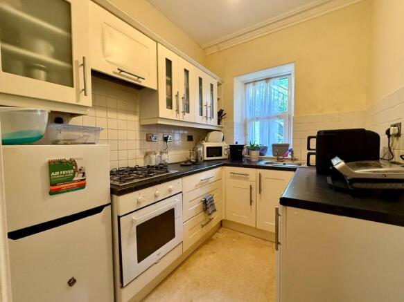 Flat 4 Shelbourne Court, Barmouth, LL42 1AF photo 4