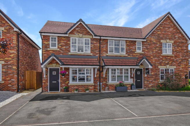 3-bed terraced on Farington, Leyland, PR25 3EU, £220,000