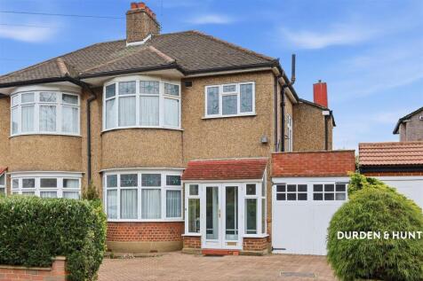 Rise Park Boulevard, Romford, RM1