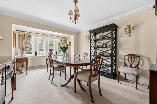 5 bed Detached for sale Image 5