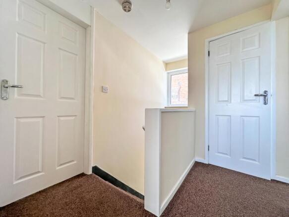 View Drive, DUDLEY, DY2 7TD photo 4