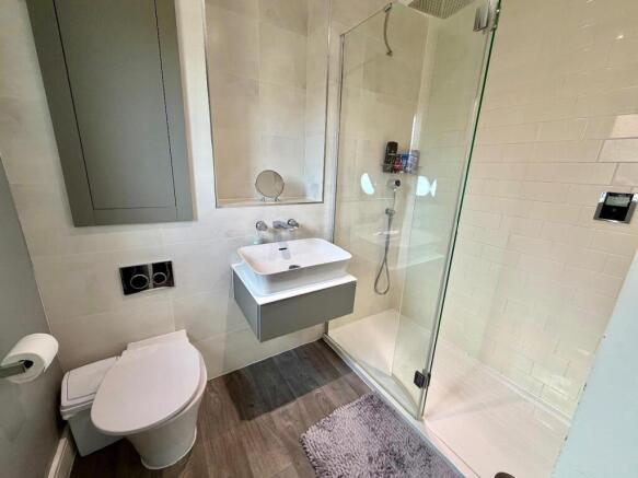 4 bed Detached for sale Image 6