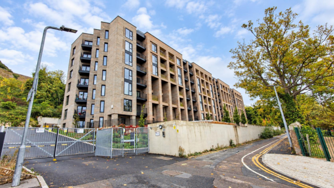 1-bed flat on Whiffens Avenue, Chatham, £150,000