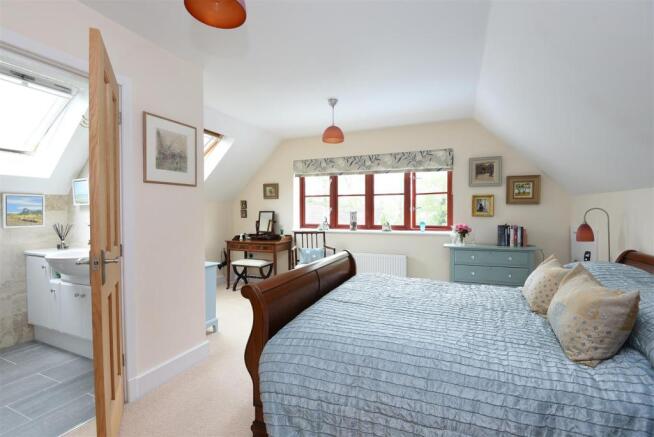 bedroom ensuite.jpg