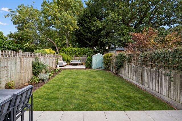 The Greenway, Chalfont St Peter, Gerrards Cross SL9 photo 4