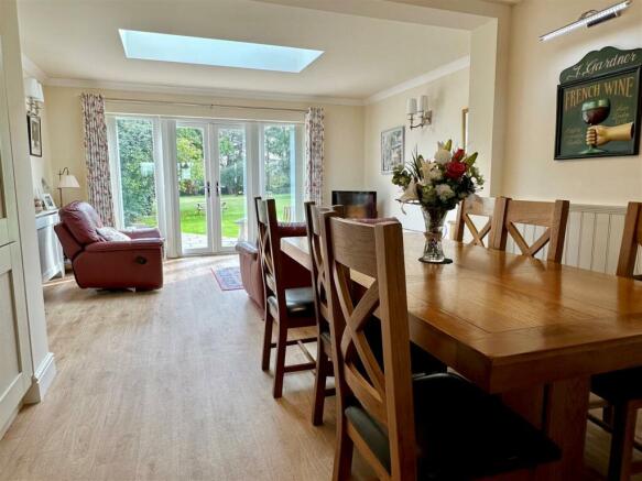 dining/sitting area