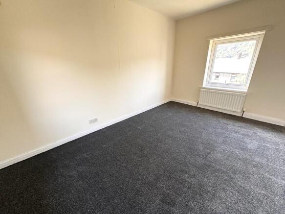 3 bed Semi-Detached for sale Image 9