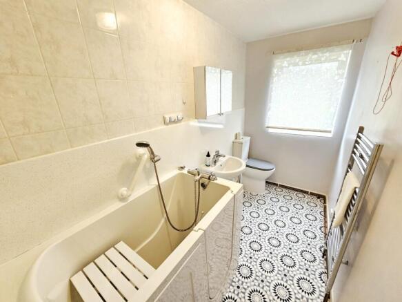 2 bed Flat for sale Image 8