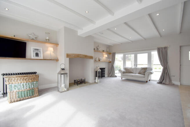 5 bed Detached for sale Image 11