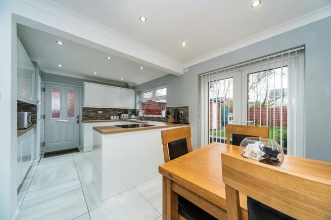 Kitchen / Dining Roo