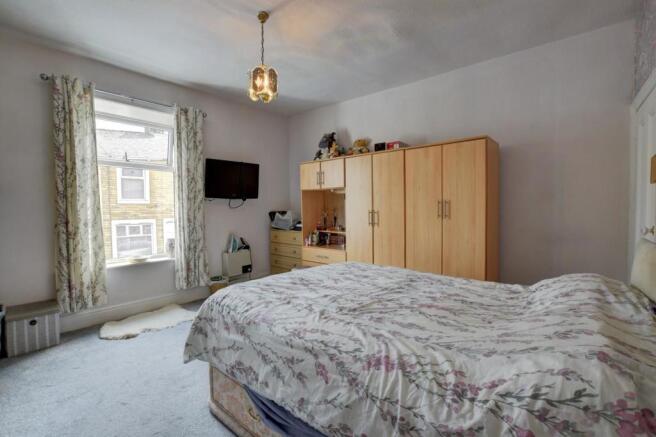 Bed 1.jpg