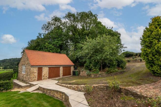DOUBLE GARAGE