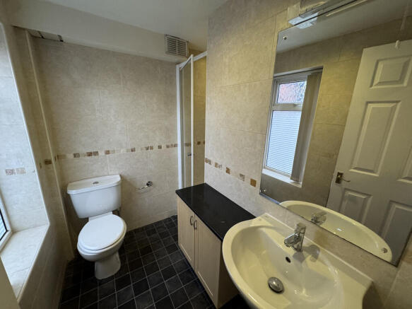 1 bed House Share to rent Image 9