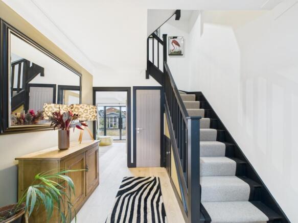 CAM02386G0-PR0160-STILL010