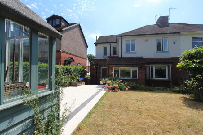 4 bed Semi-Detached to rent Image 4