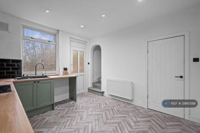 2 bed End of Terrace to rent Image 7