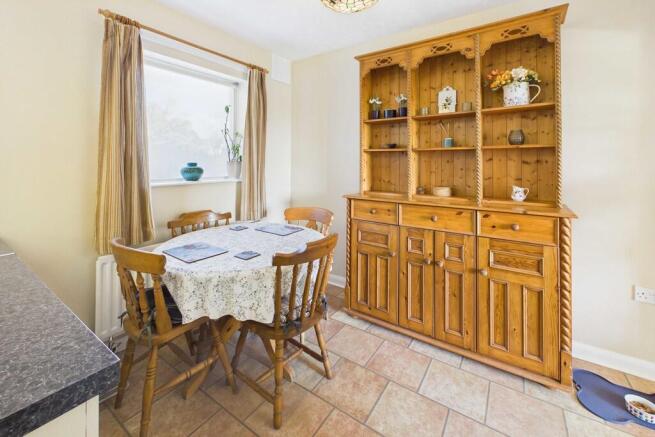 13 Lingarth, Lindale, Grange-over-Sands, Cumbria, LA11 6LA photo 4