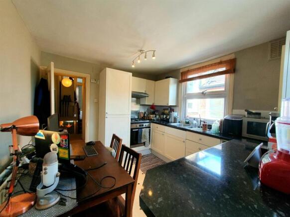 Kitchen 2.jpeg