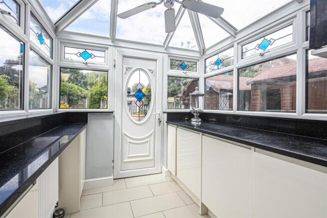4 bed Semi-Detached for sale Image 8