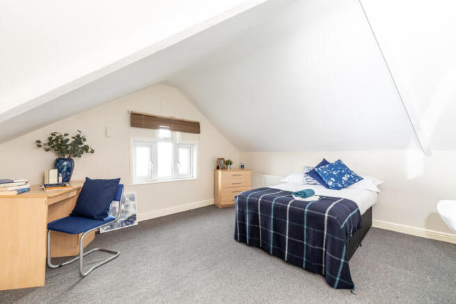 8 bed End of Terrace to rent Image 10