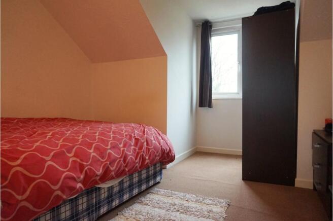 Bed 3 / Dining Room