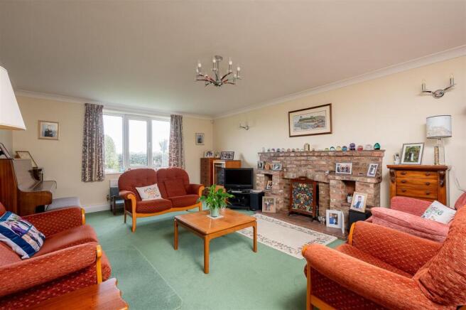 4 bed Detached for sale Image 4